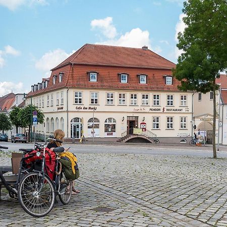 Pension Markt Нойштреліц Екстер'єр фото